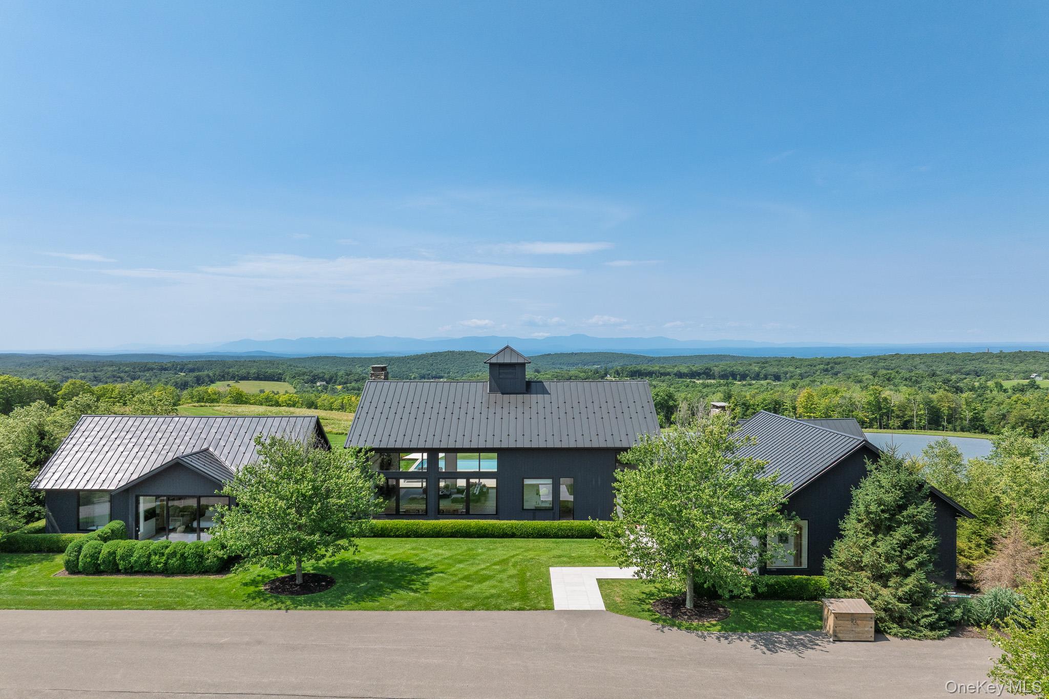 21 Schoolhouse Road Property Photo 1