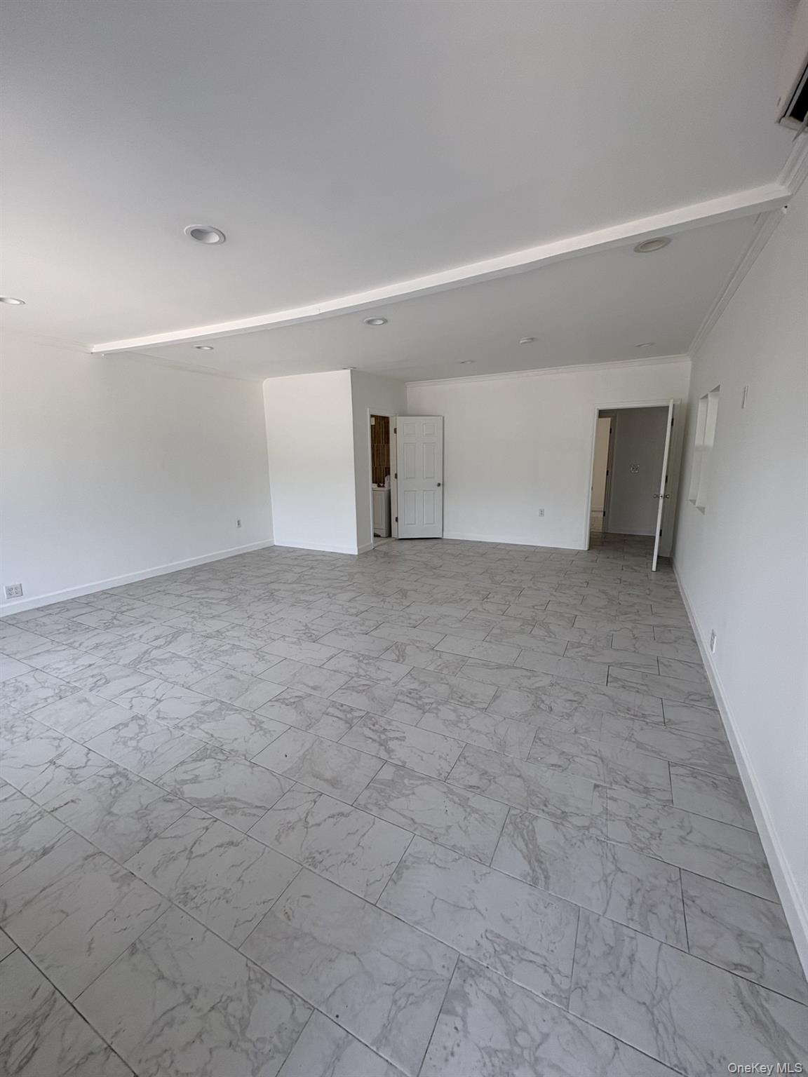 764 Middle Country Road Property Photo 3