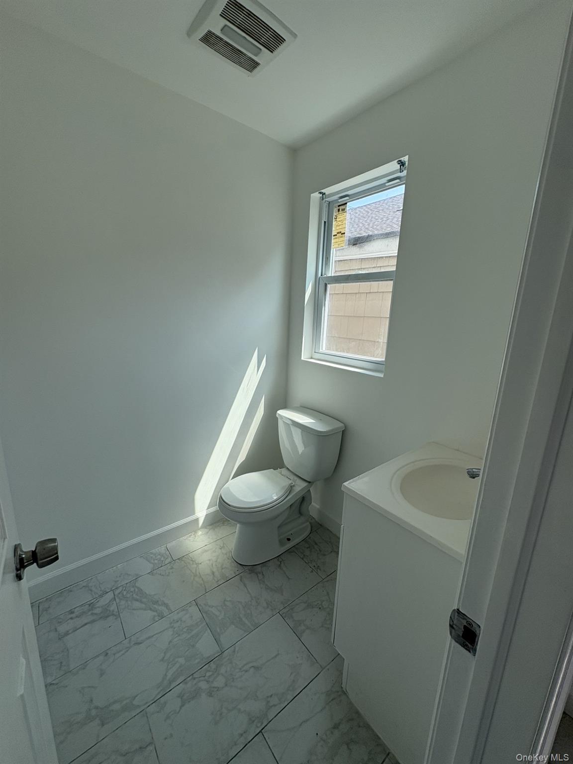 764 Middle Country Road Property Photo 6