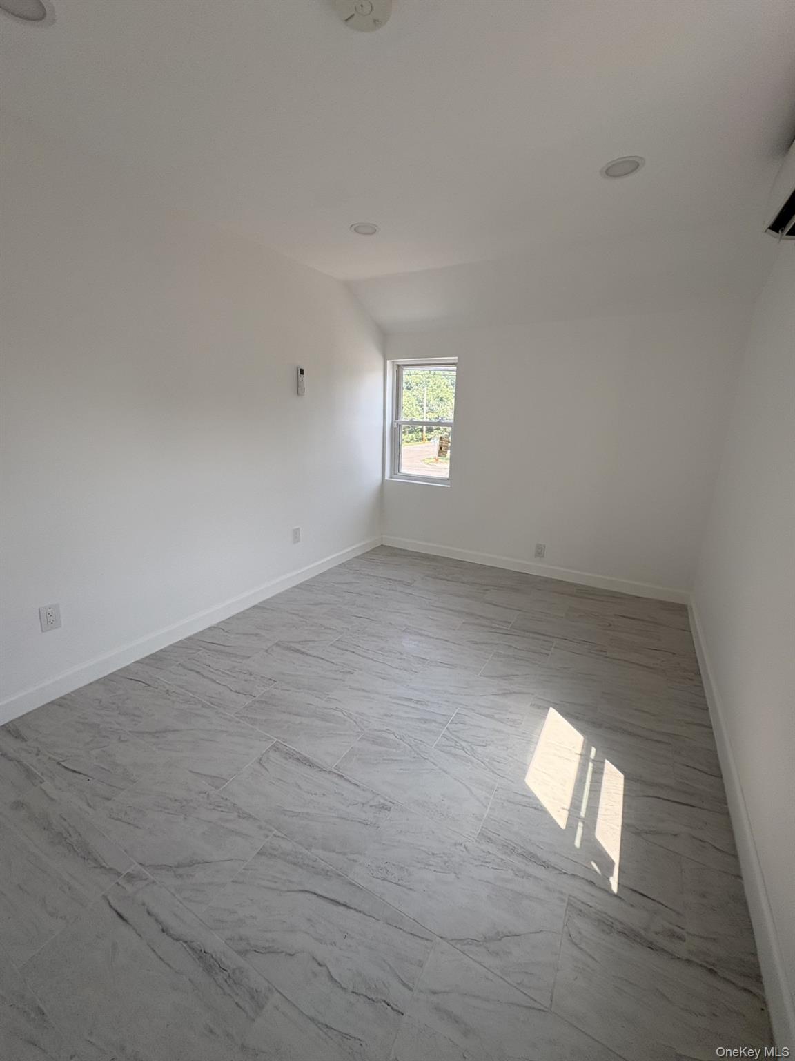 764 Middle Country Road Property Photo 10