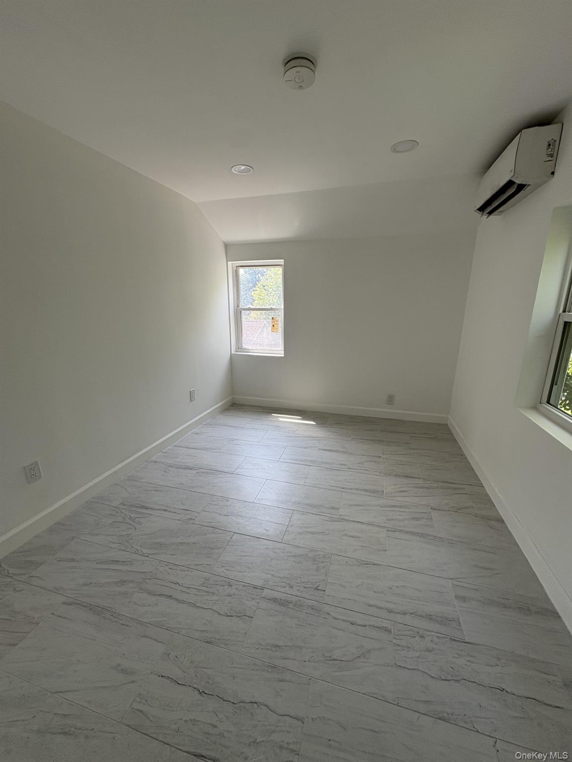 764 Middle Country Road Property Photo 12