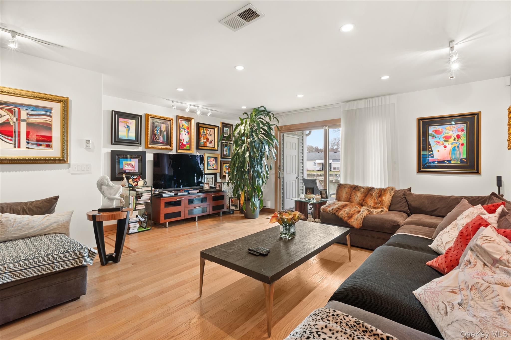 158 Harbor Property Photo 8