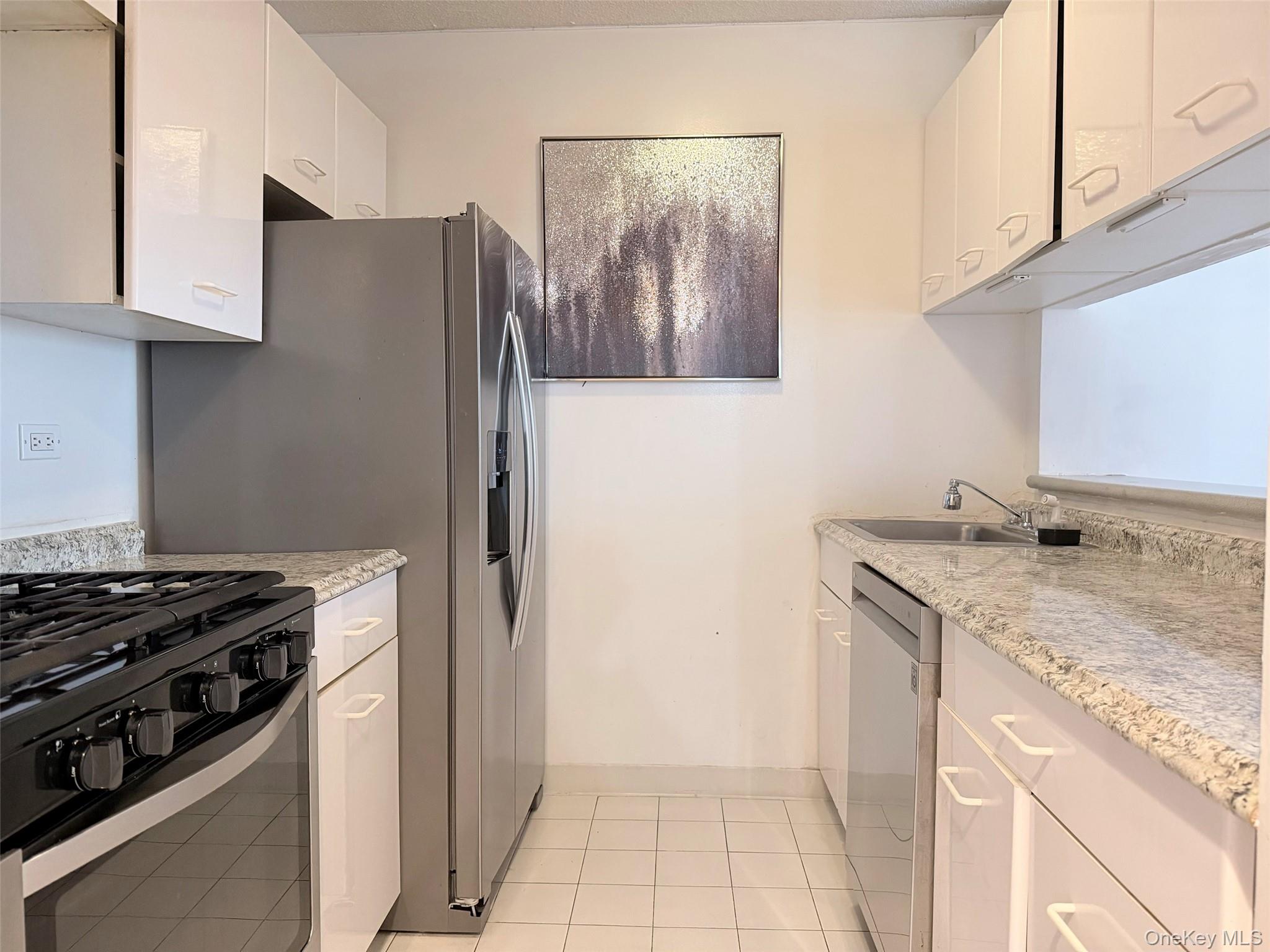2 S End Avenue 3W Property Photo 1