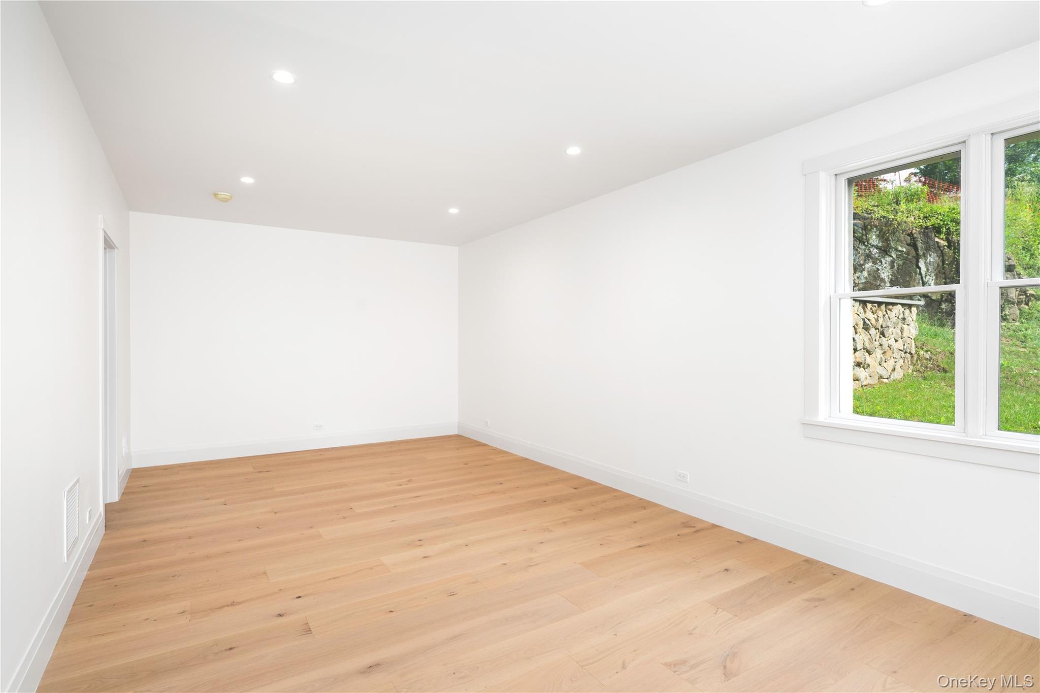 65 Dutch Street Property Photo 32