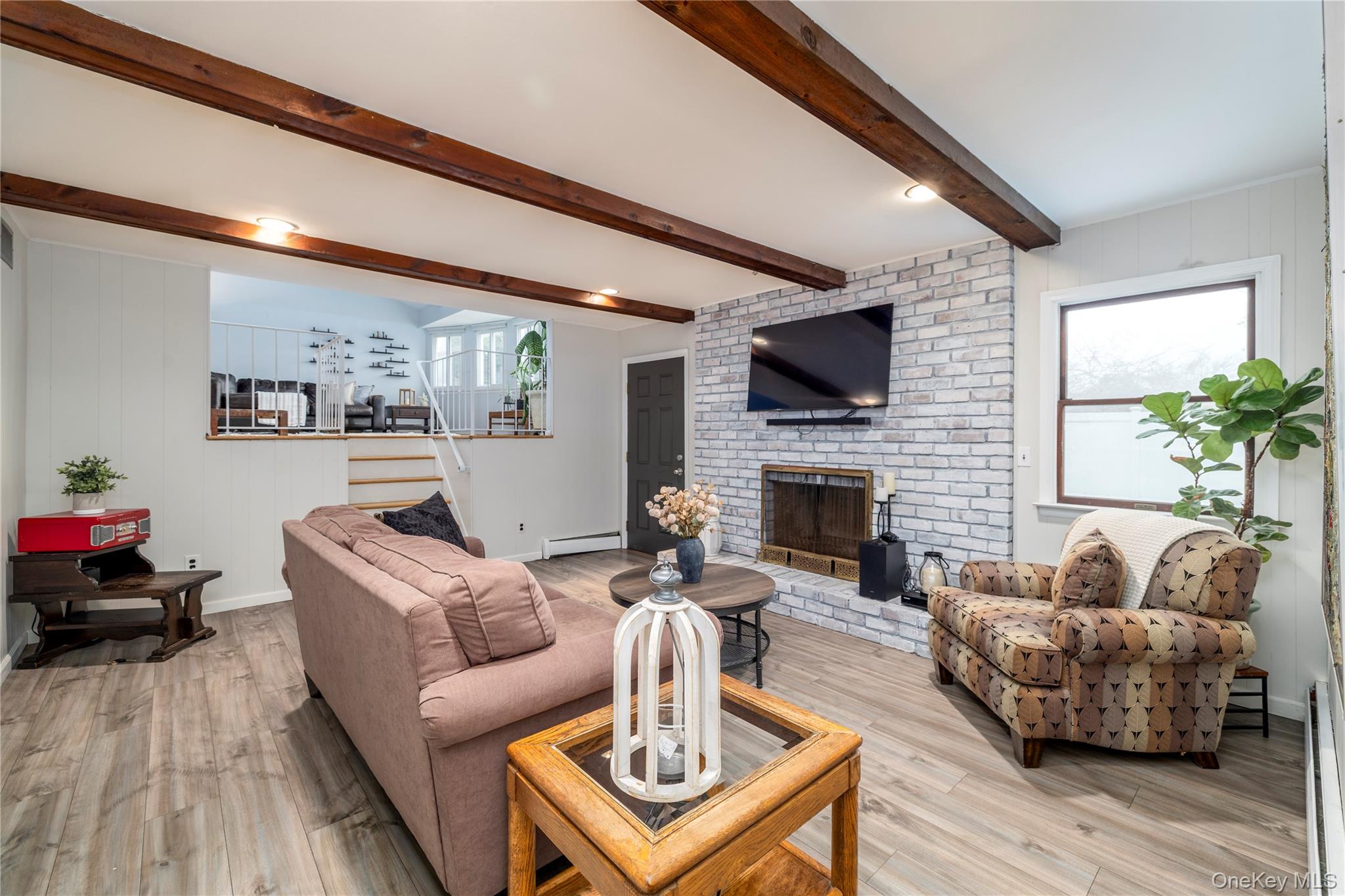 29 Donna Lane Property Photo 6