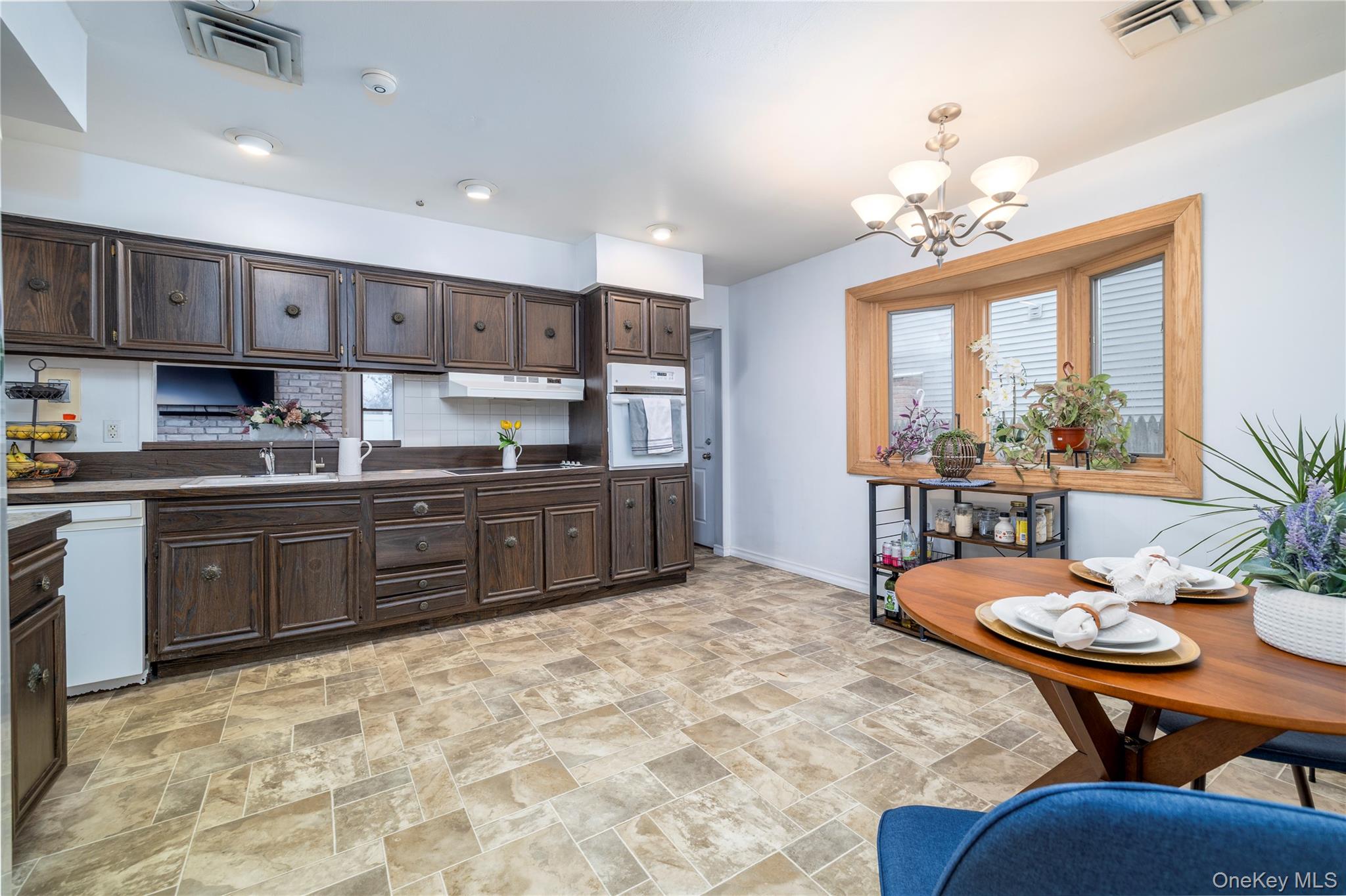 29 Donna Lane Property Photo 10
