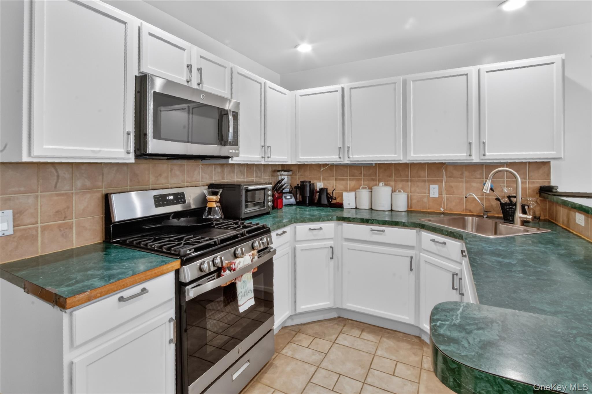 115 Delafield Lane Property Photo 11