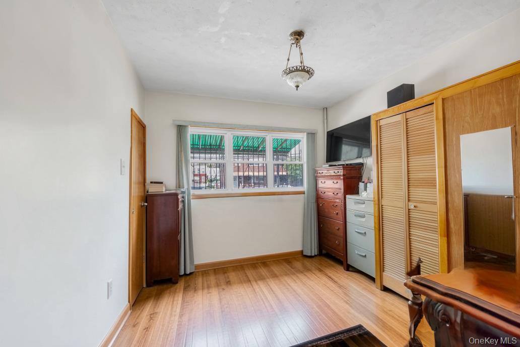 1222 E 92nd Street Property Photo 3