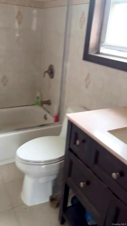 2719 Hering Avenue Property Photo 5