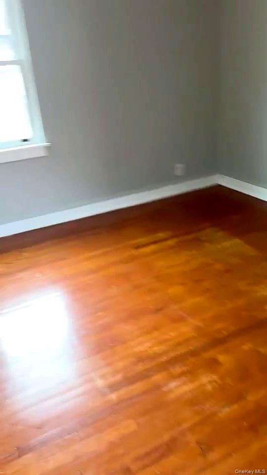 2719 Hering Avenue Property Photo 6