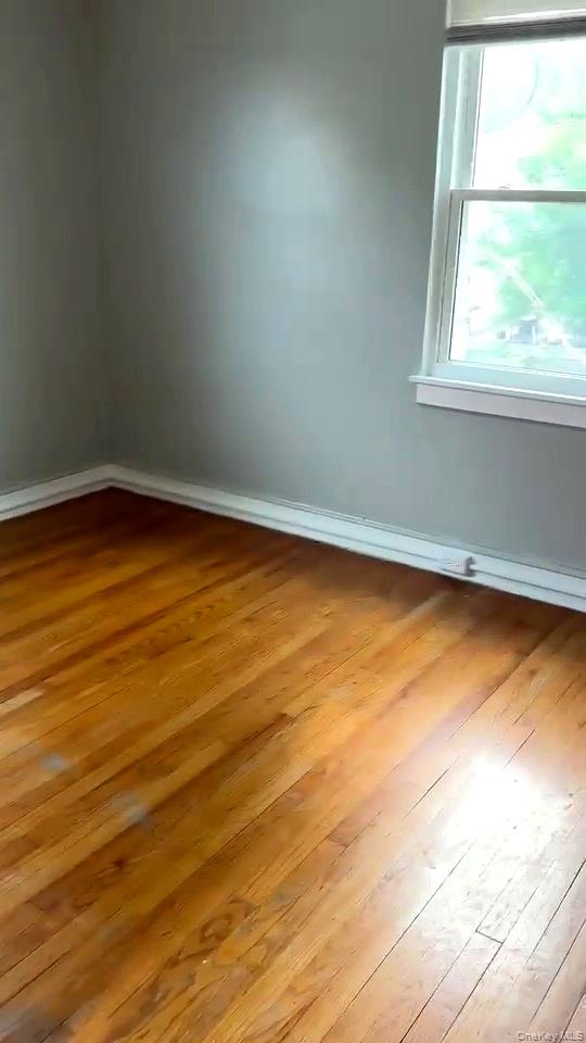 2719 Hering Avenue Property Photo 8