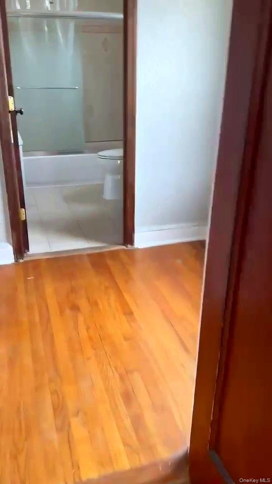 2719 Hering Avenue Property Photo 9