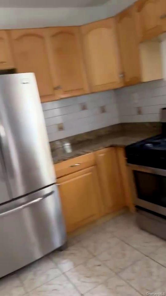 2719 Hering Avenue Property Photo 10