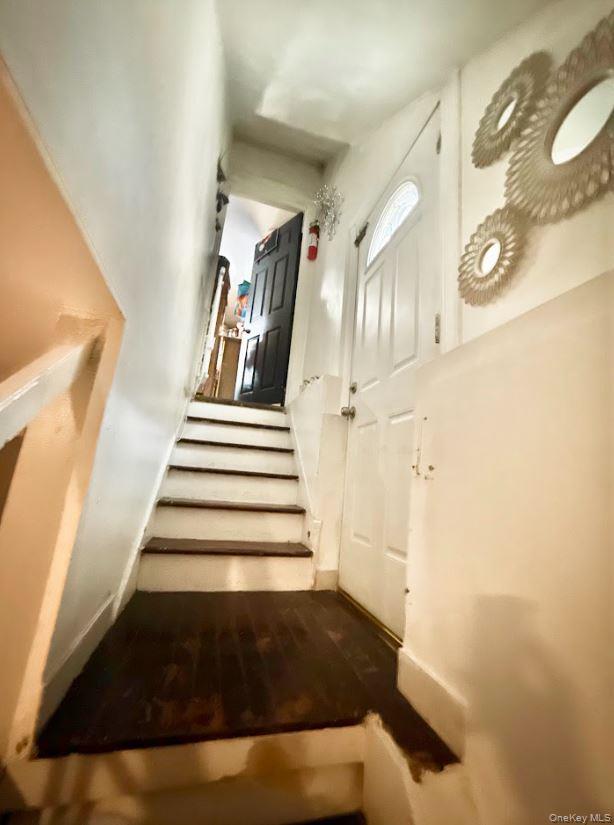 2719 Hering Avenue Property Photo 12