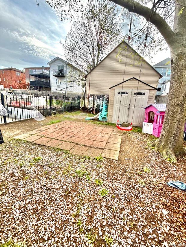 2719 Hering Avenue Property Photo 13