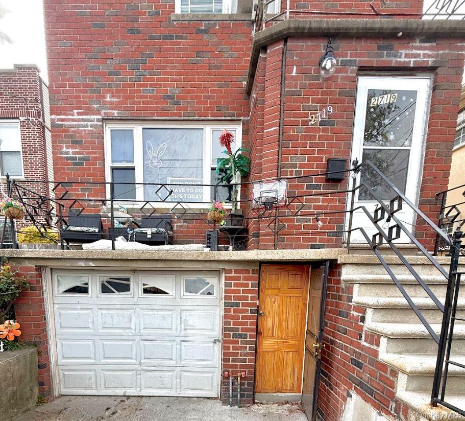 2719 Hering Avenue Property Photo 16