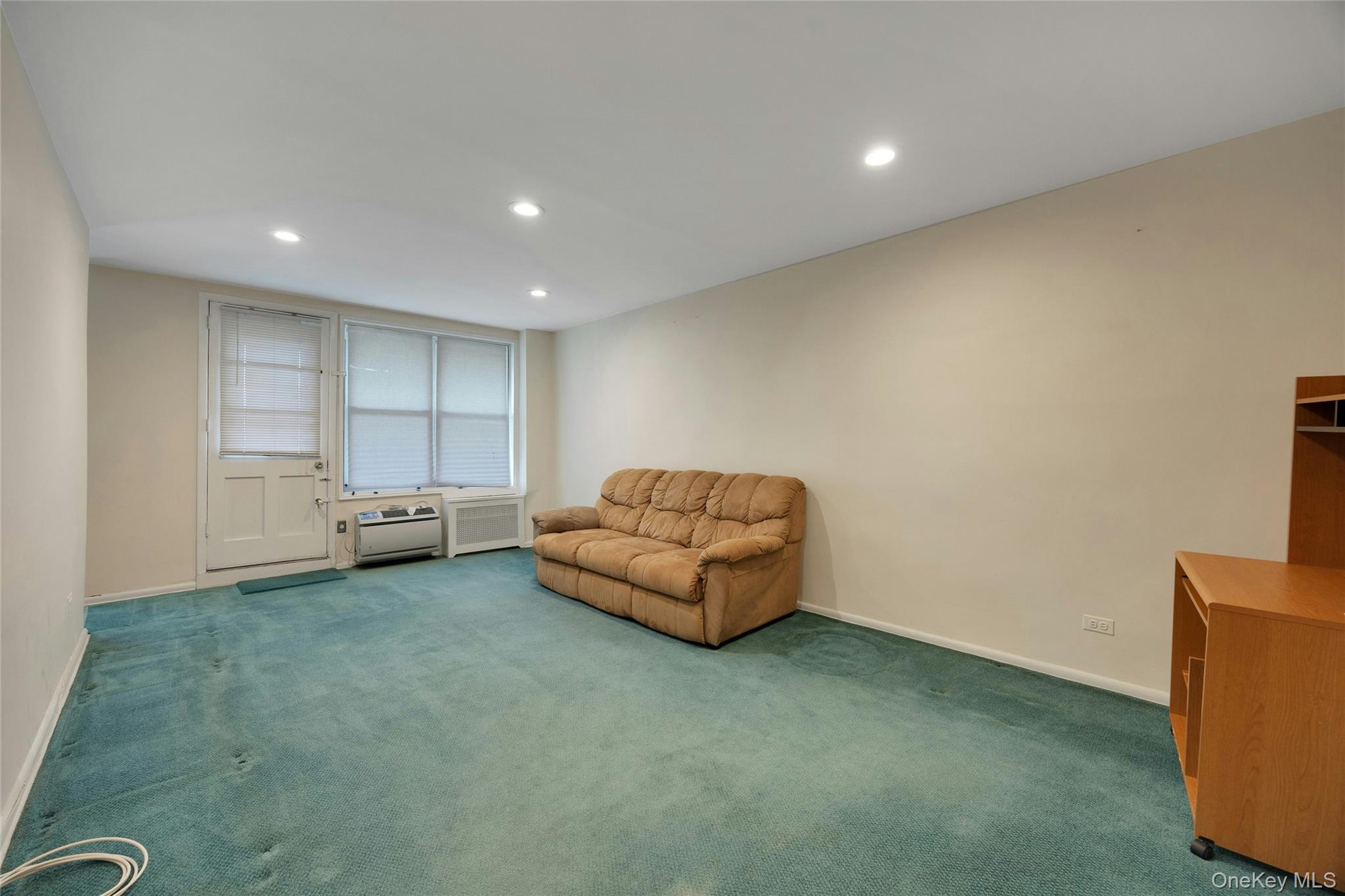 34-43 60th Street 2f Property Photo 4