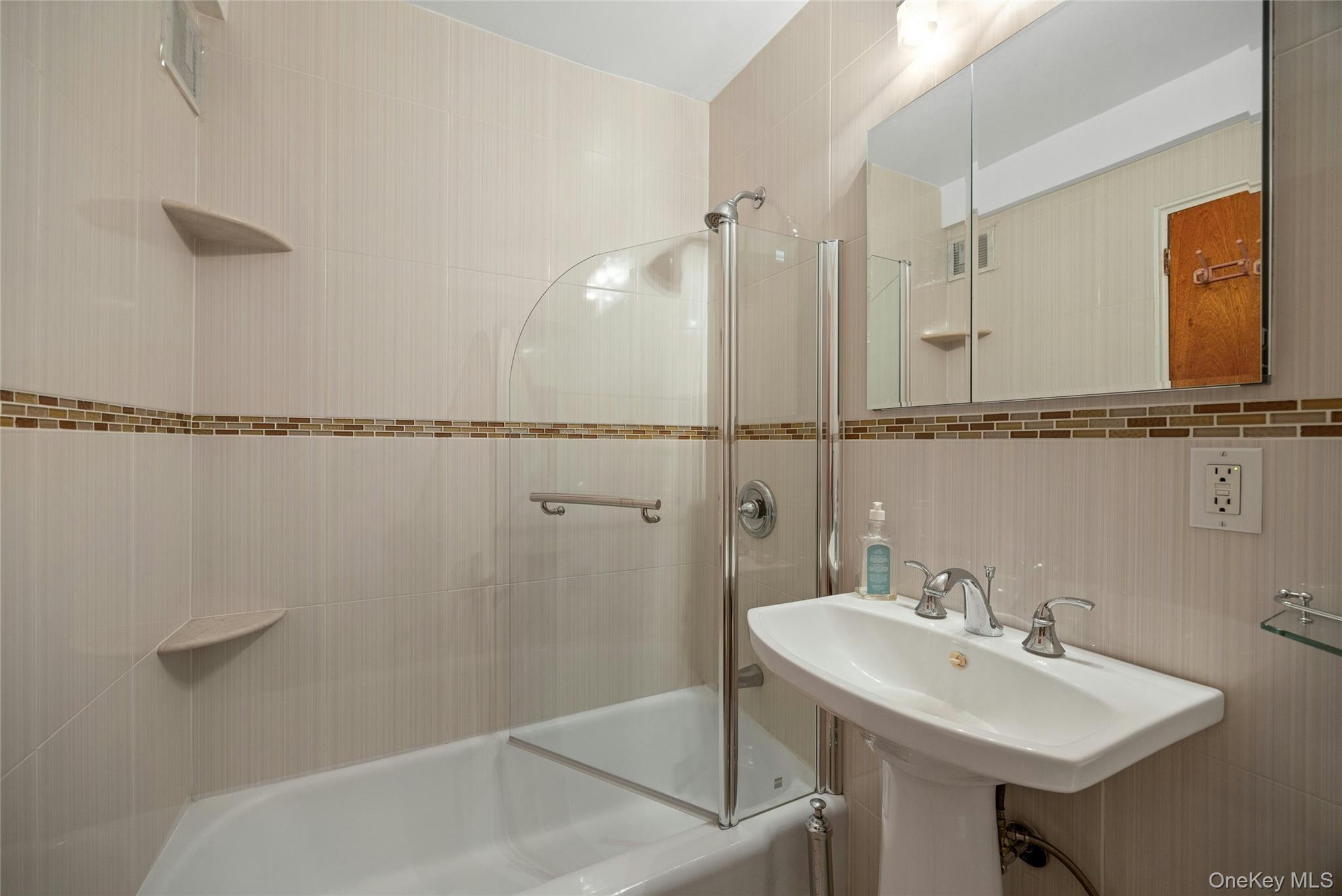 34-43 60th Street 2f Property Photo 19