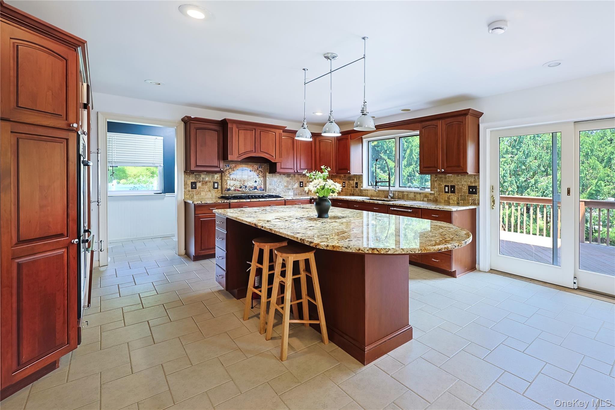 1010 Pine View Property Photo 6