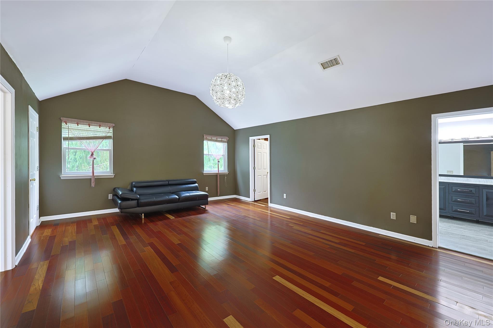 1010 Pine View Property Photo 13