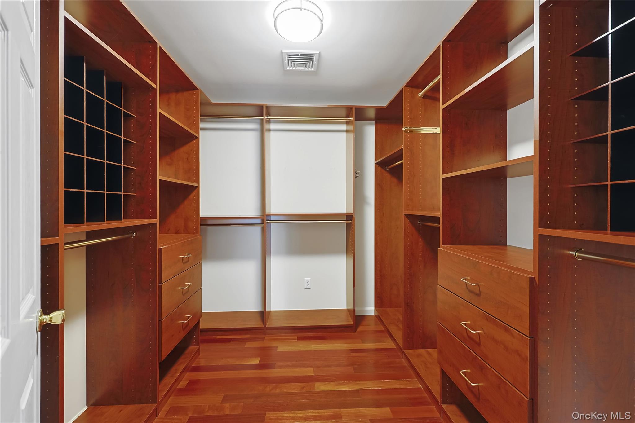 1010 Pine View Property Photo 15