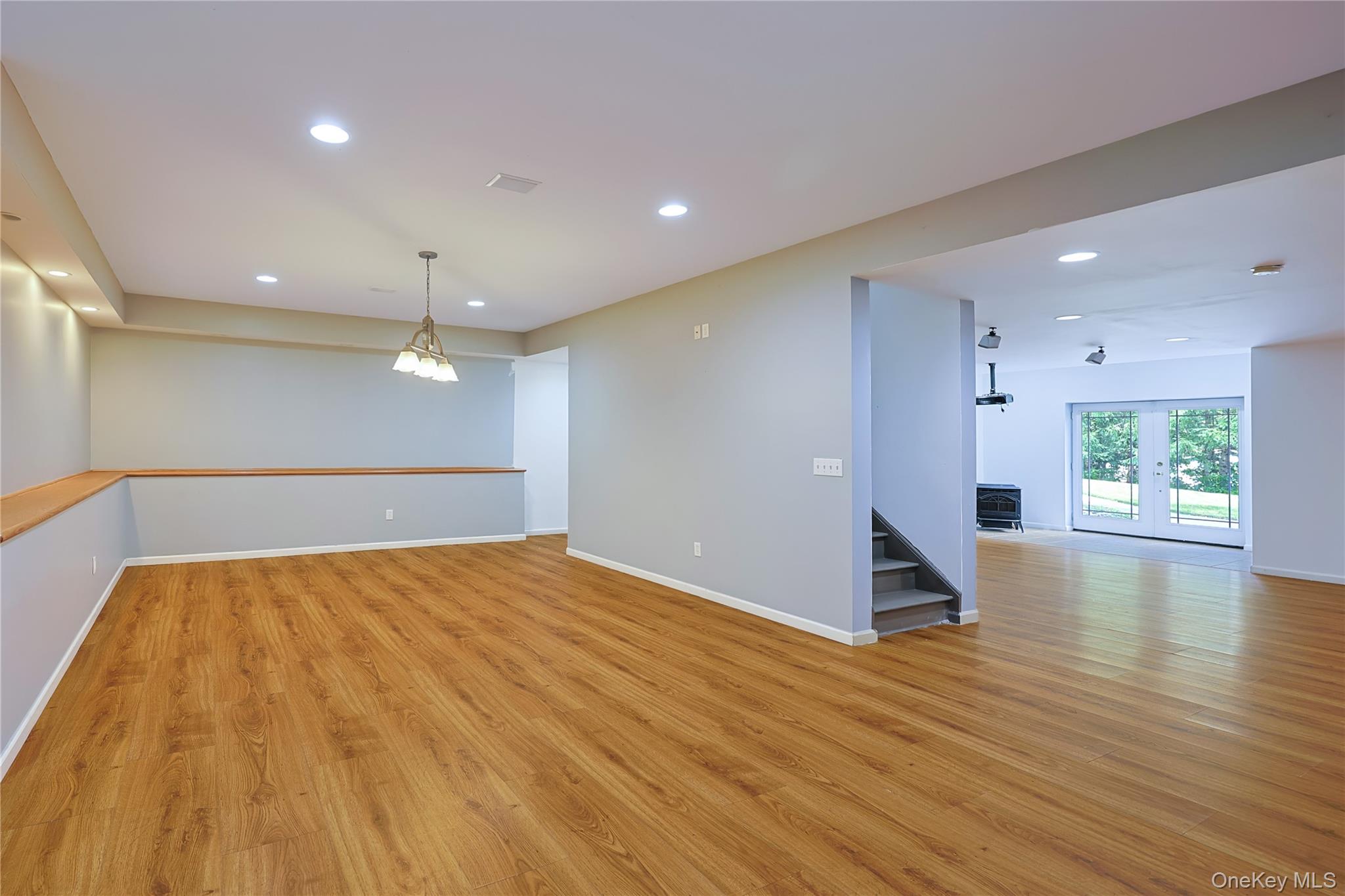 1010 Pine View Property Photo 30