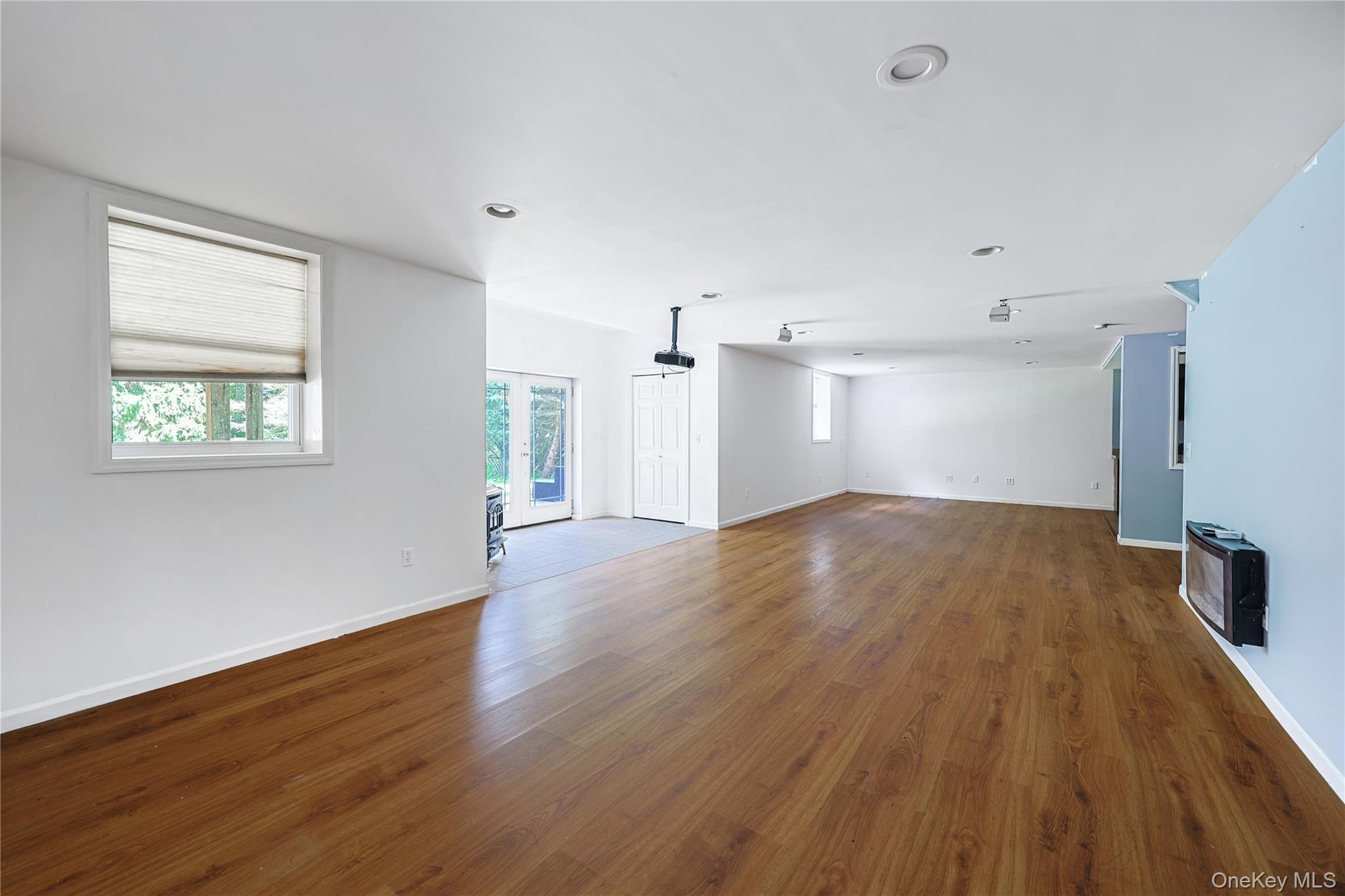 1010 Pine View Property Photo 31