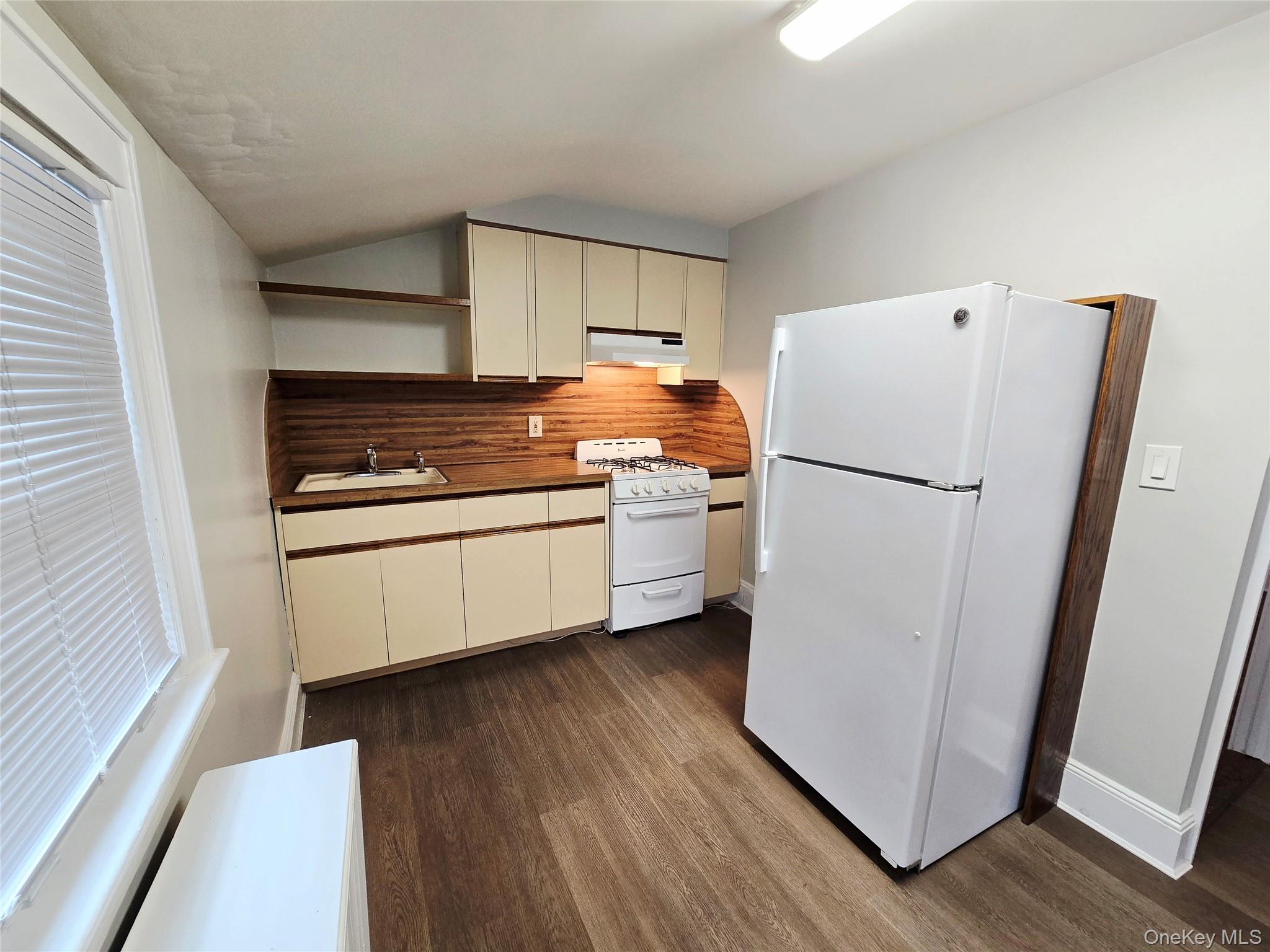 190 Bryant Avenue 2 Property Photo 4