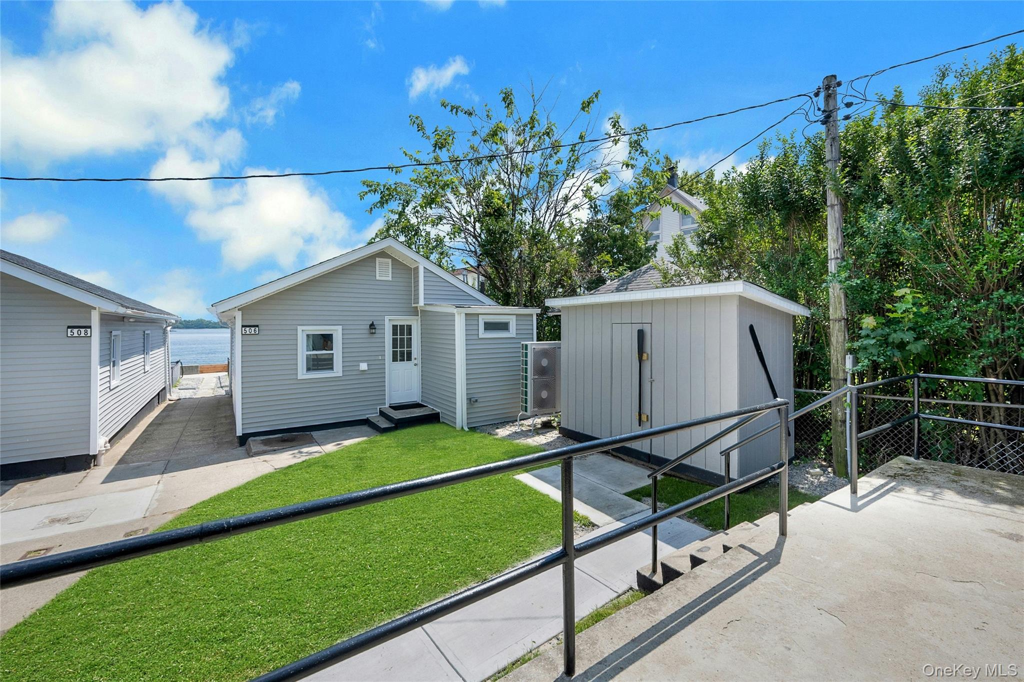 1040916 Property Photo 2