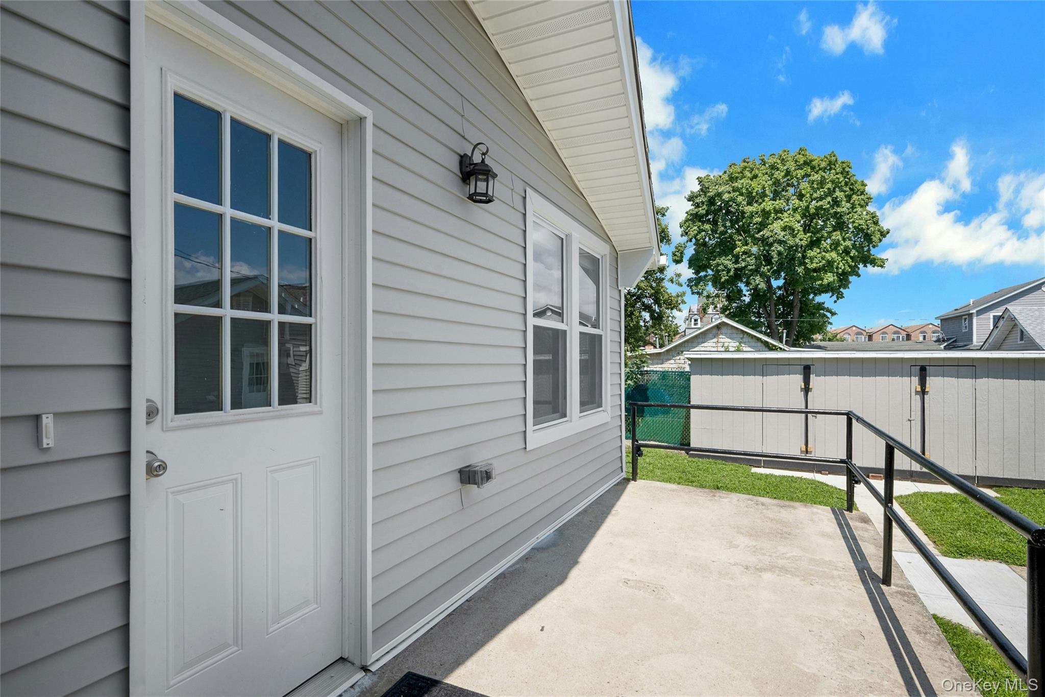 1040916 Property Photo 3