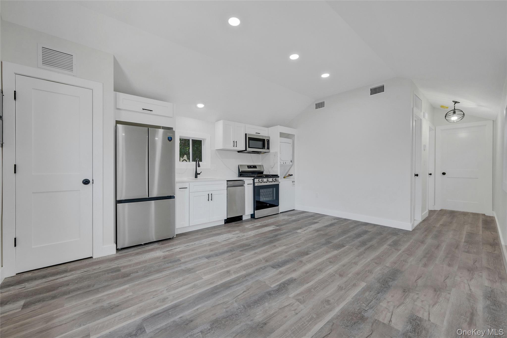 1040916 Property Photo 10