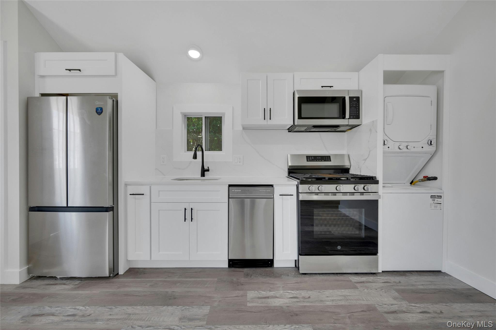 1040916 Property Photo 11