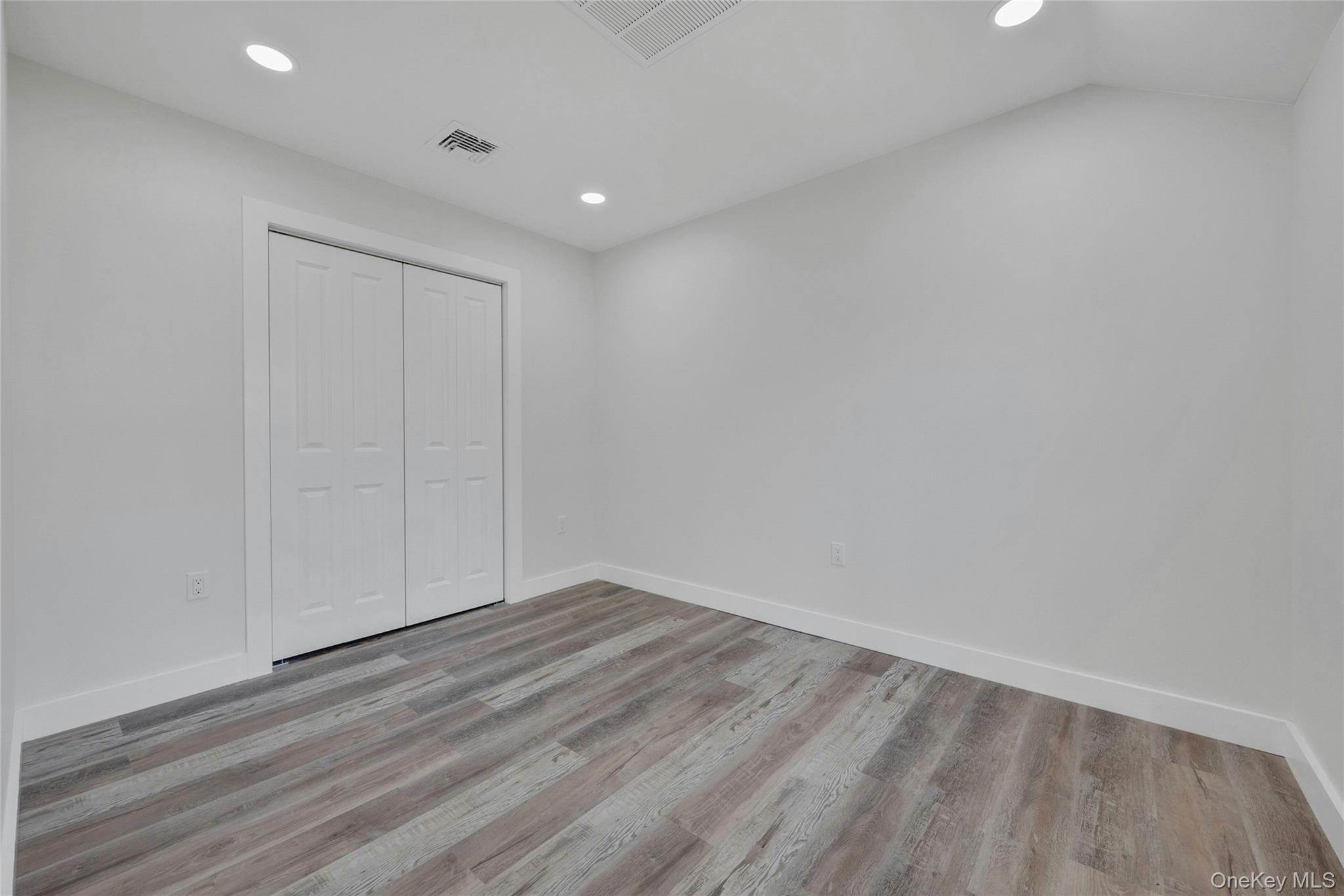 1040916 Property Photo 14