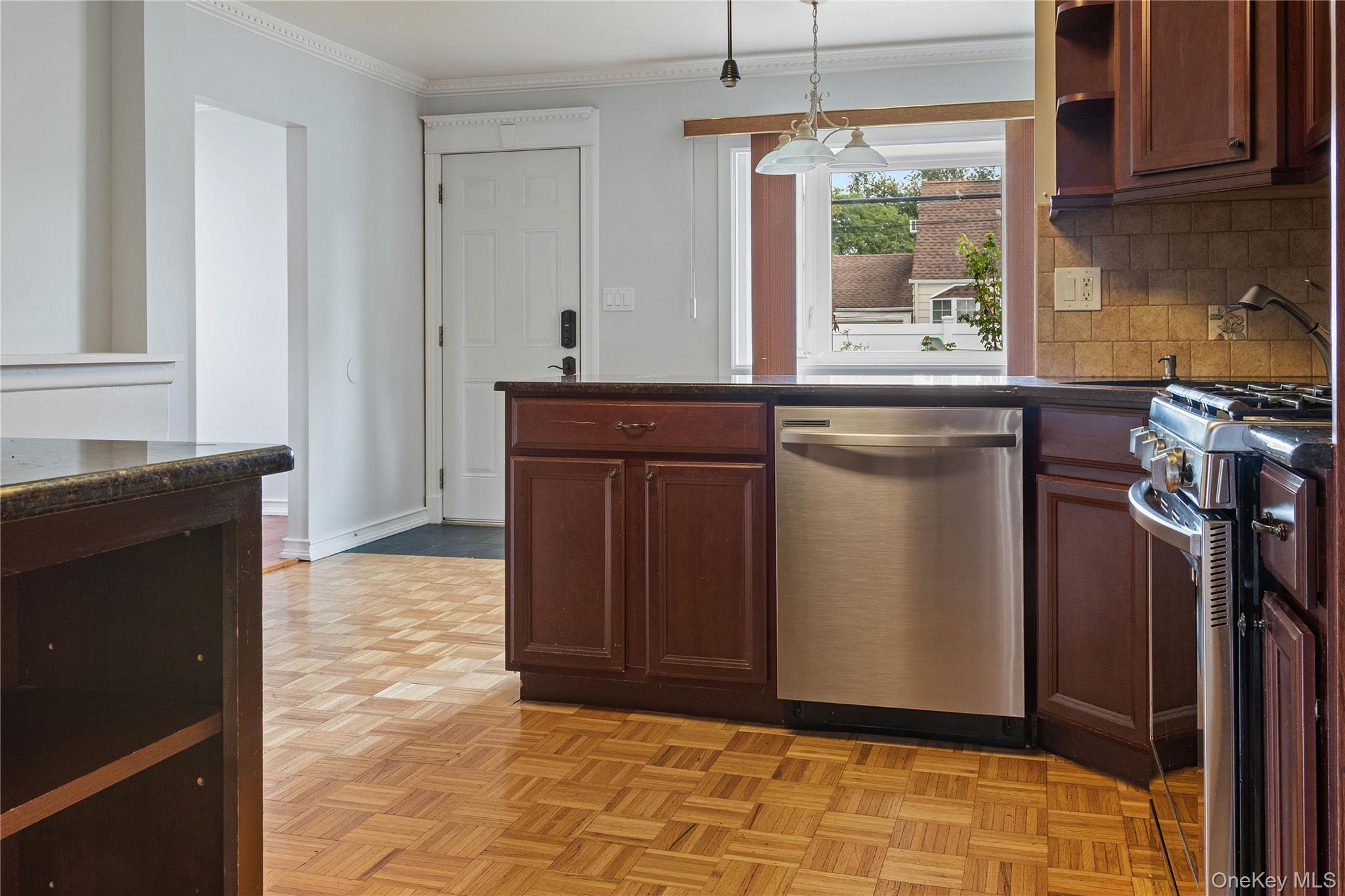 75 Linden Boulevard Property Photo 3