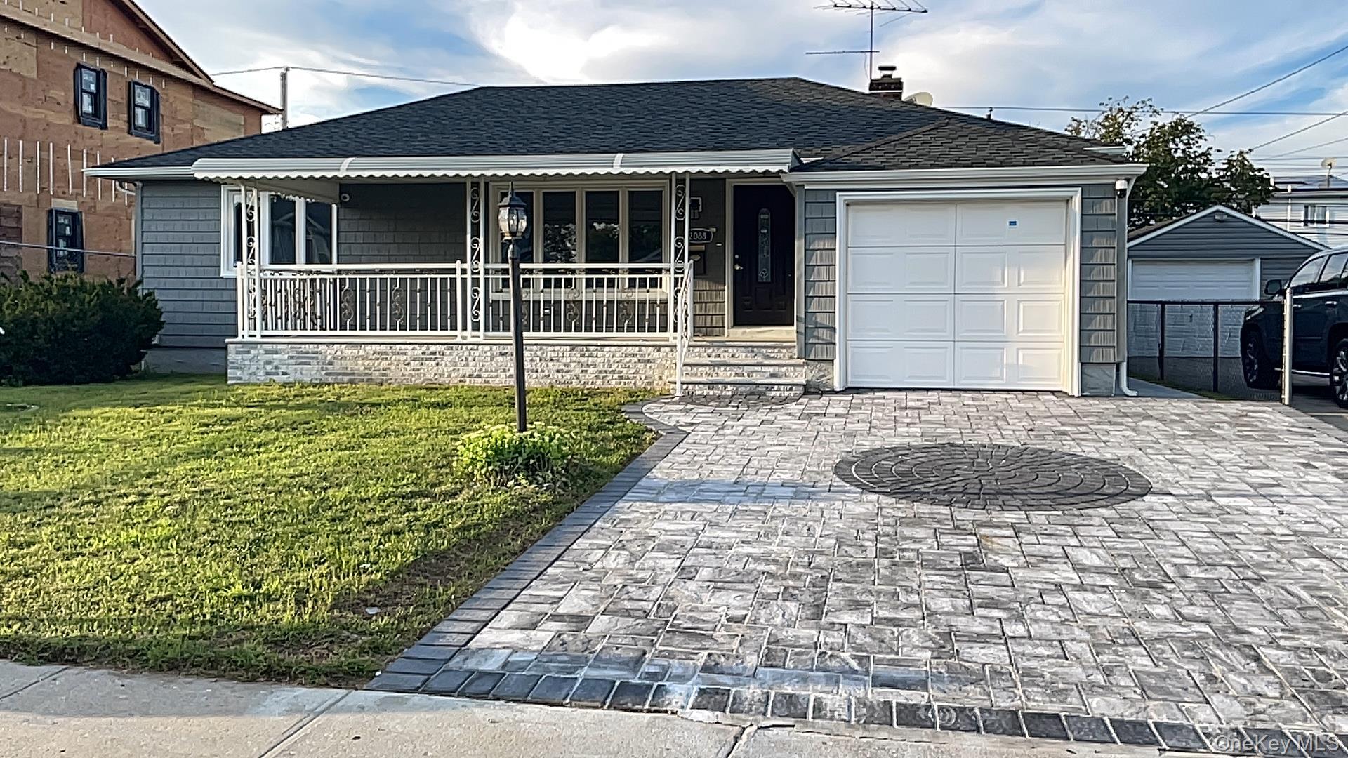 2088 Renfrew Avenue Property Photo 1