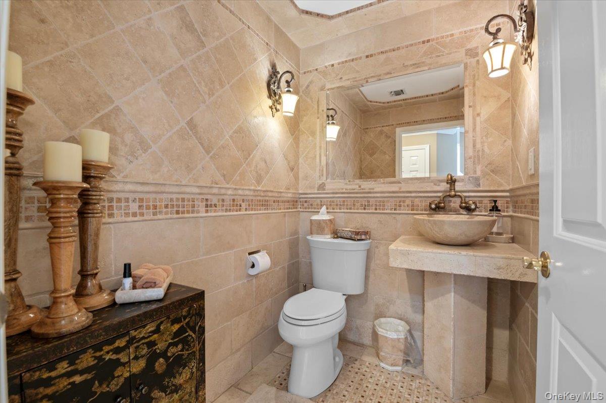 559 Bardini Drive Property Photo 3