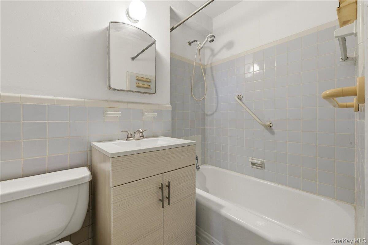 80 Knolls Crescent 6b Property Photo 9