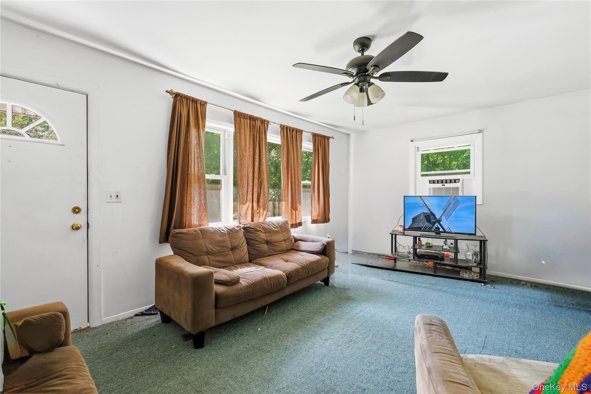 153 Huntington Crossway Property Photo 8