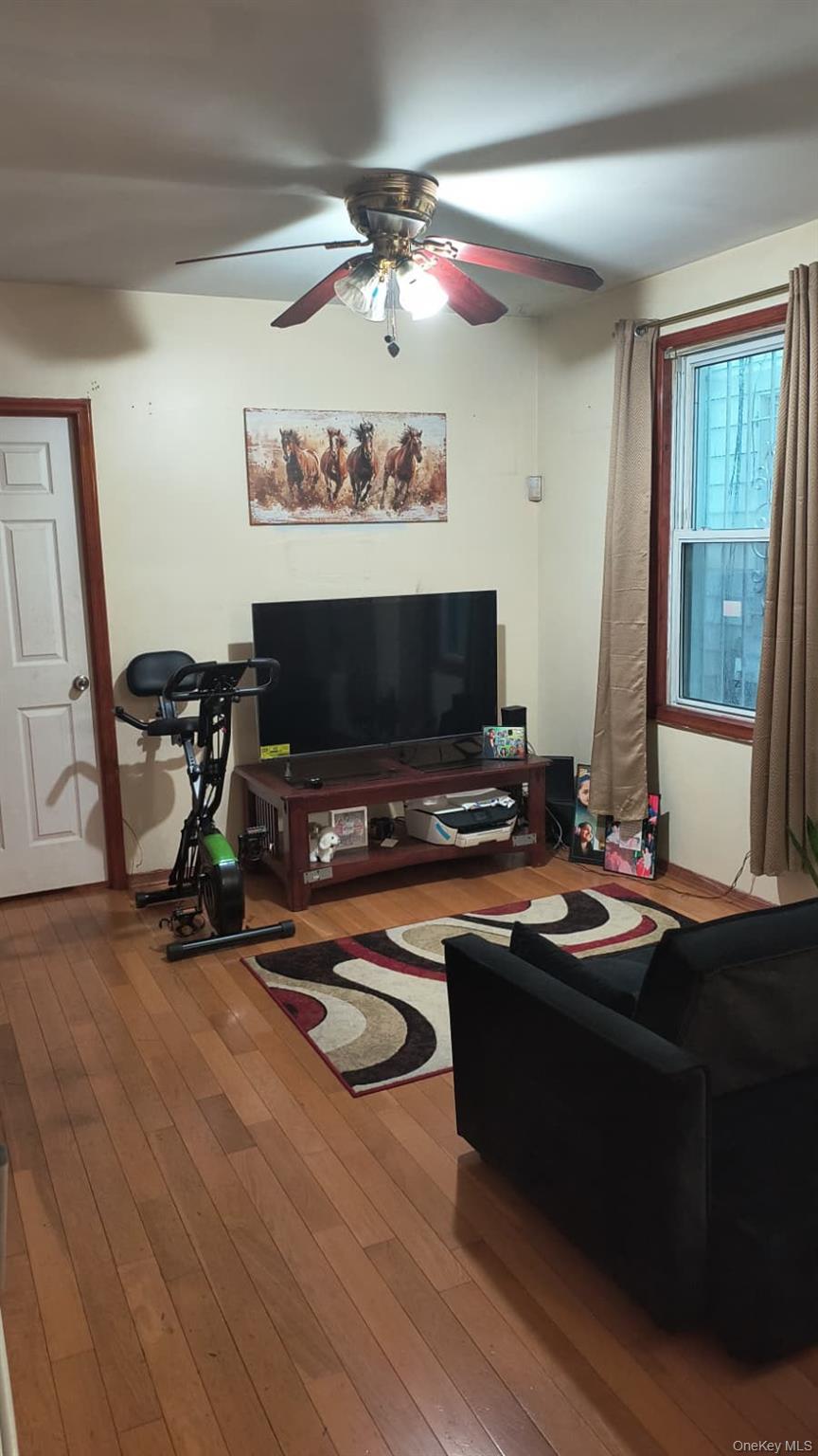 9214 168th Place Property Photo 6