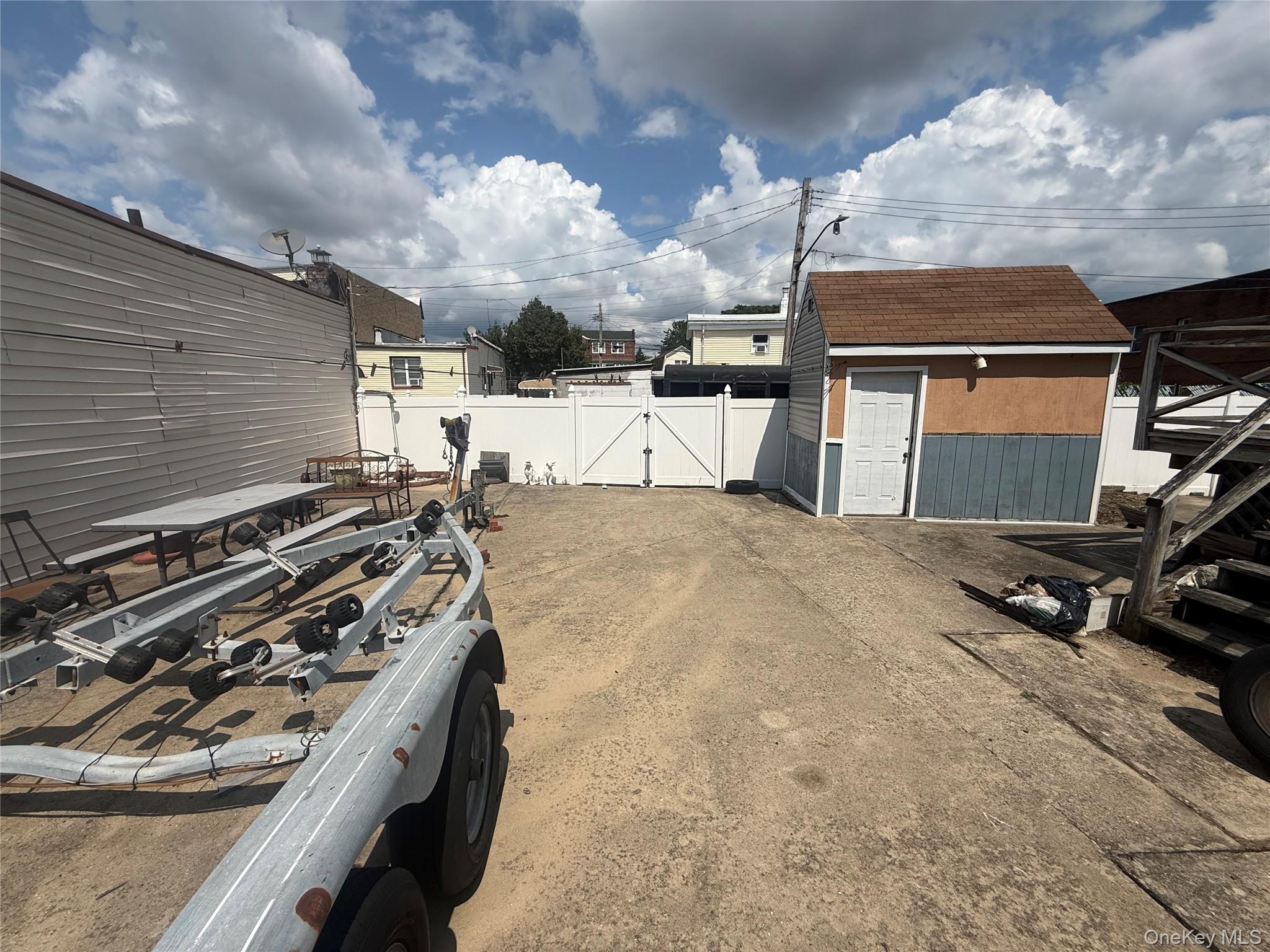 649 E 86th Street Property Photo 3