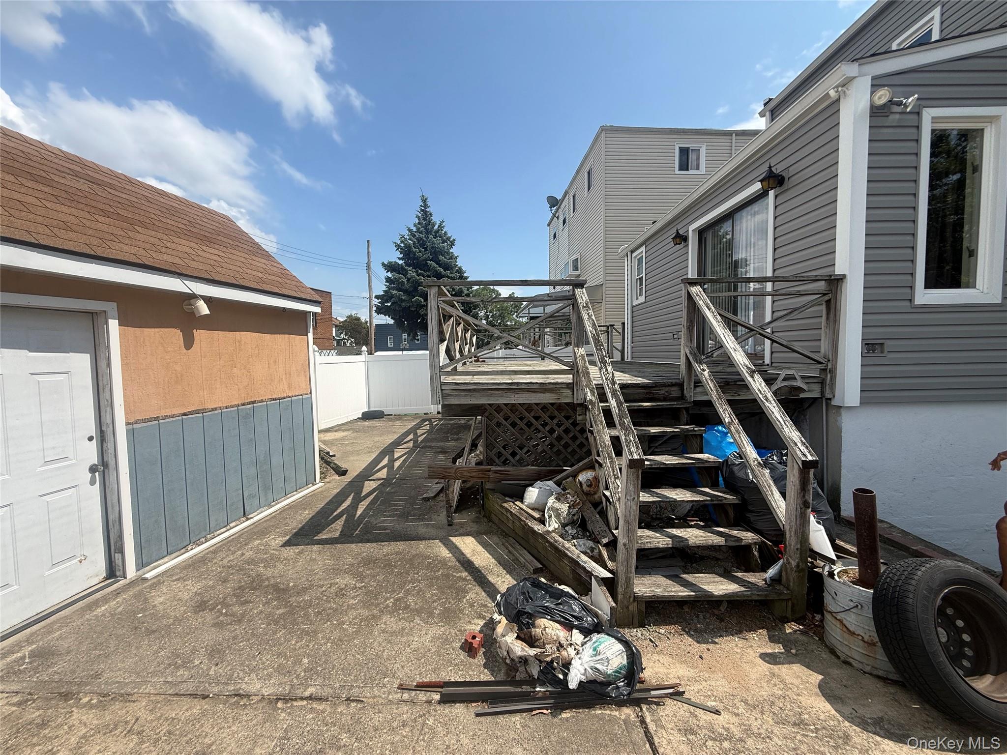 649 E 86th Street Property Photo 4