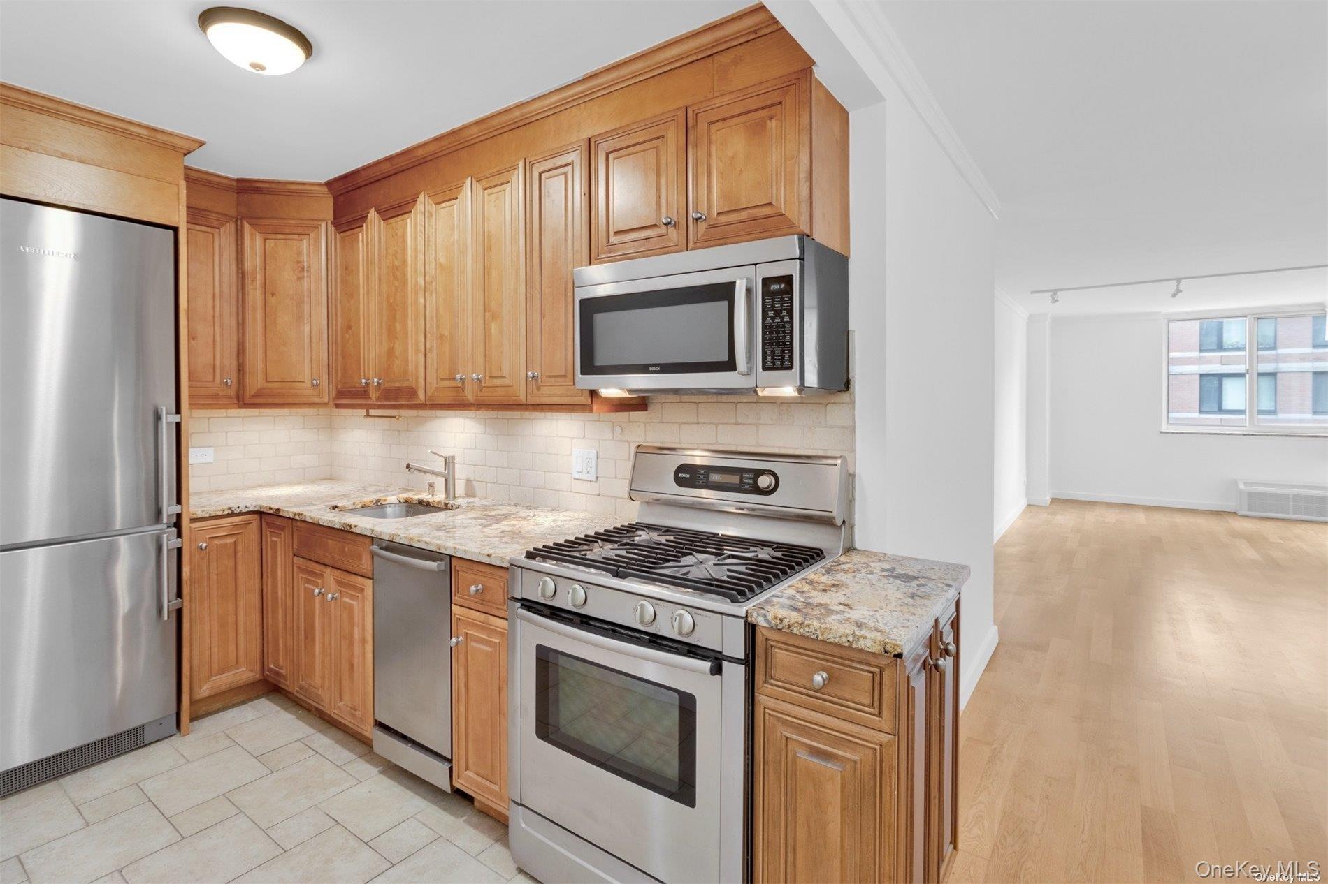 345 E 93rd Street 4k Property Photo 1
