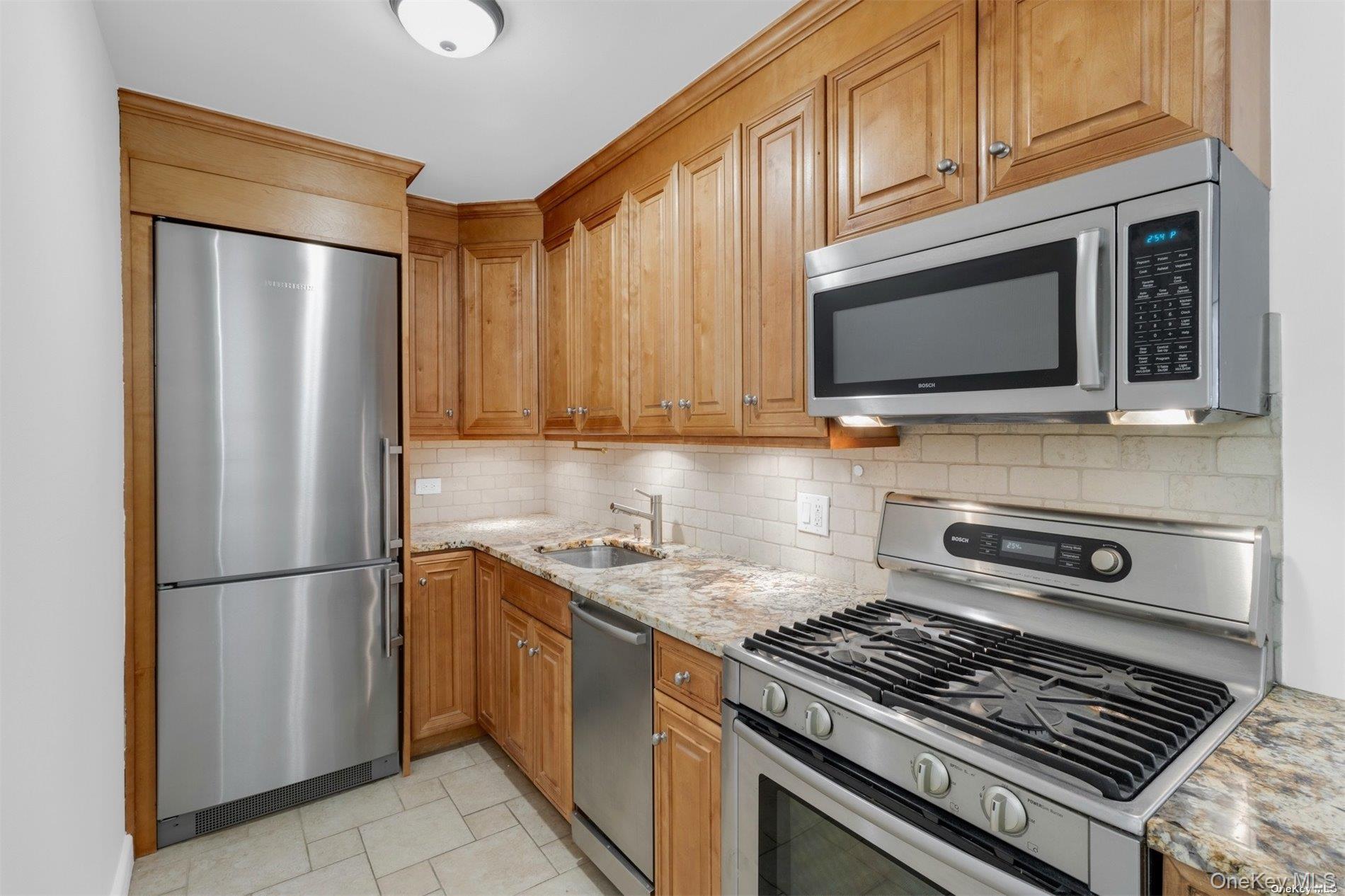 345 E 93rd Street 4k Property Photo 4
