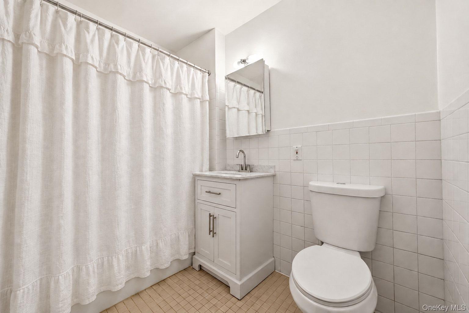 478 Bainbridge Street 1a Property Photo 2