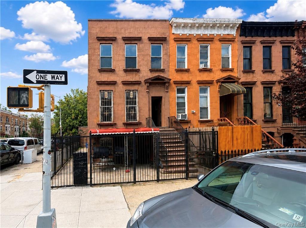 104 Albany Avenue Property Photo 1
