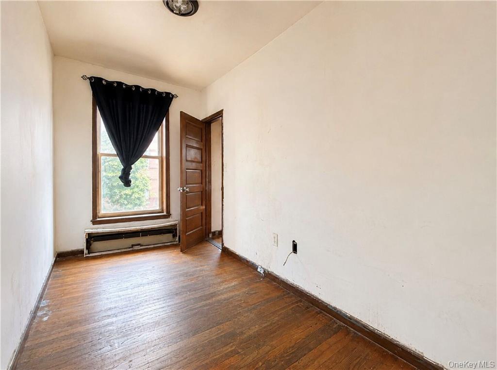 104 Albany Avenue Property Photo 4