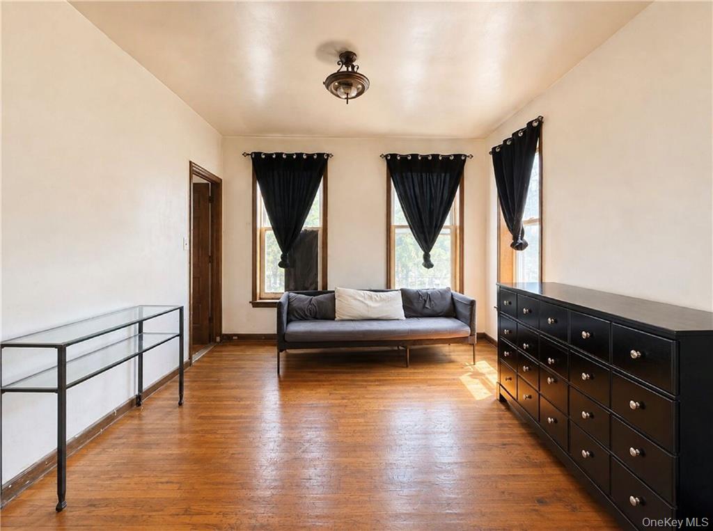 104 Albany Avenue Property Photo 8