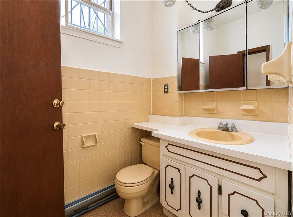 104 Albany Avenue Property Photo 10