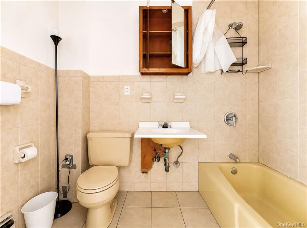 104 Albany Avenue Property Photo 12