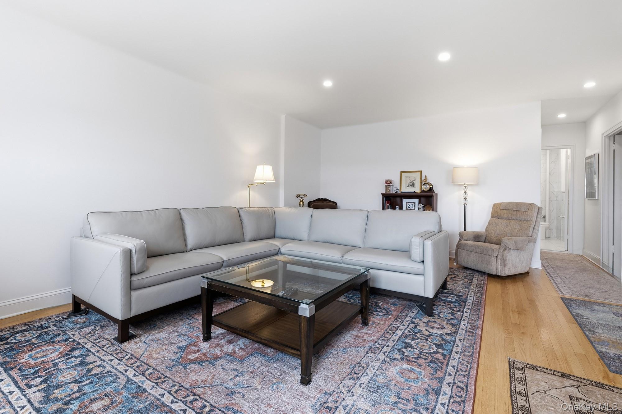 50 North Broadway 6h Property Photo 6